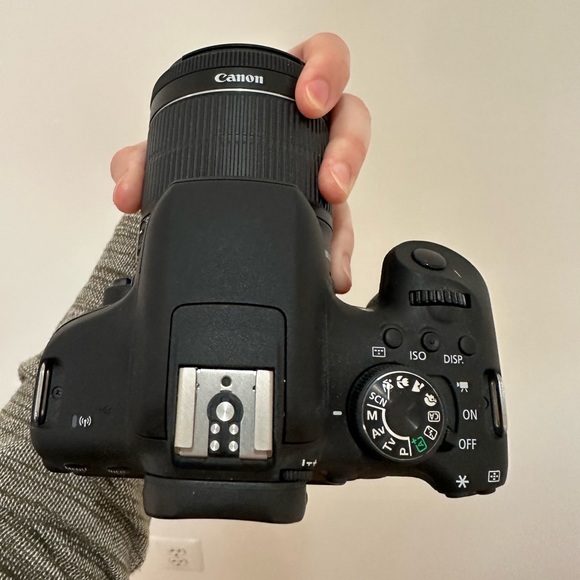 Canon EOS Rebel T6i with 18-55 mm lens (USED, LIKE NEW QUALITY) - Picture 6 of 9